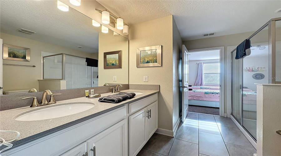 DAVENPORT, Florida 33896, 8 Bedrooms Bedrooms, ,5 BathroomsBathrooms,Residential,For Sale,STINGER,0,MFRS5137916