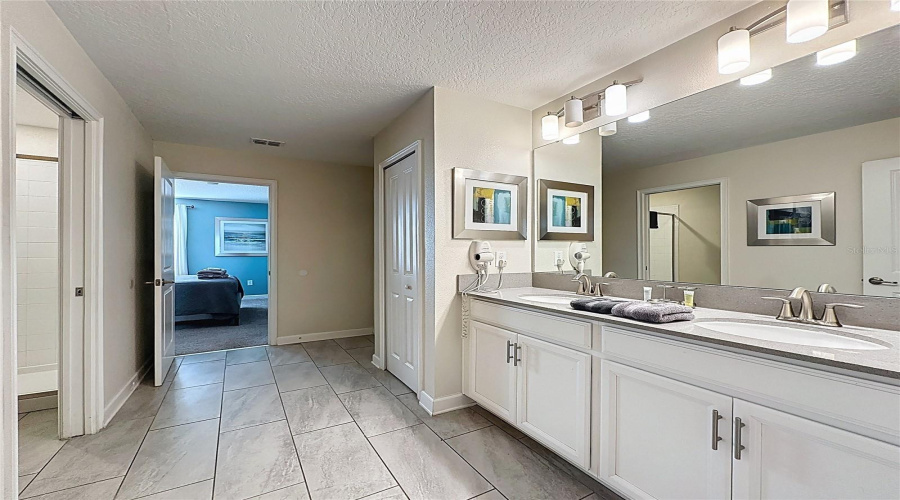 DAVENPORT, Florida 33896, 8 Bedrooms Bedrooms, ,5 BathroomsBathrooms,Residential,For Sale,STINGER,0,MFRS5137916