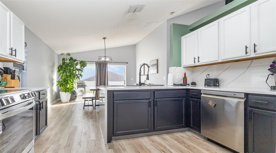 DAVENPORT, Florida 33897, 4 Bedrooms Bedrooms, ,2 BathroomsBathrooms,Residential,For Sale,SOMERSET,0,MFRTB8446901