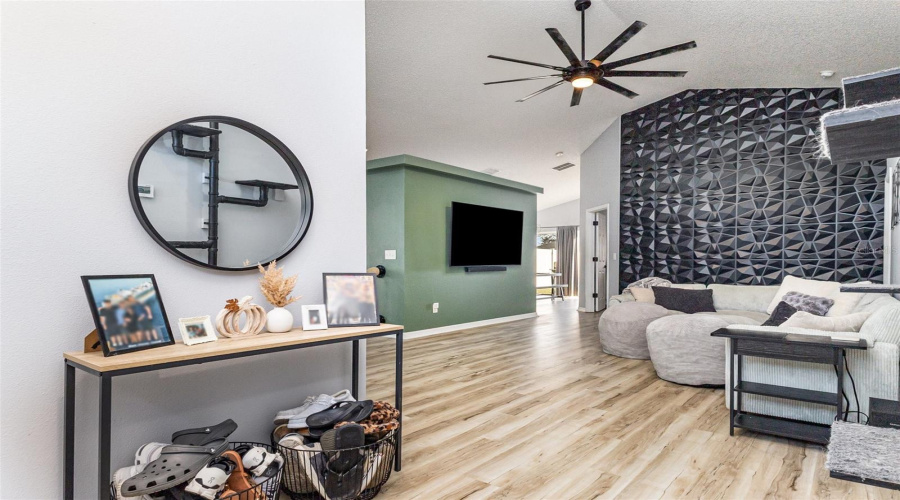 DAVENPORT, Florida 33897, 4 Bedrooms Bedrooms, ,2 BathroomsBathrooms,Residential,For Sale,SOMERSET,0,MFRTB8446901