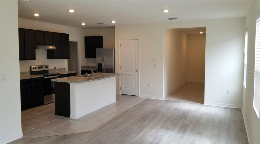 DAVENPORT, Florida 33837, 5 Bedrooms Bedrooms, ,3 BathroomsBathrooms,Residential,For Sale,ROSYDALE,0,MFRS5136492