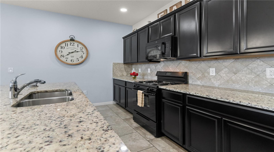 DAVENPORT, Florida 33837, 4 Bedrooms Bedrooms, ,3 BathroomsBathrooms,Residential,For Sale,TERRASONESTA,0,MFRS5138359