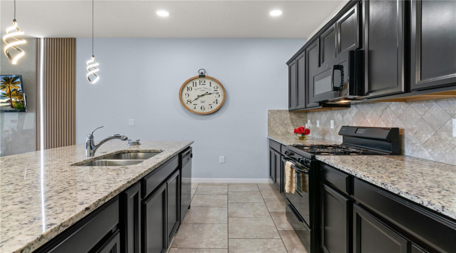 DAVENPORT, Florida 33837, 4 Bedrooms Bedrooms, ,3 BathroomsBathrooms,Residential,For Sale,TERRASONESTA,0,MFRS5138359