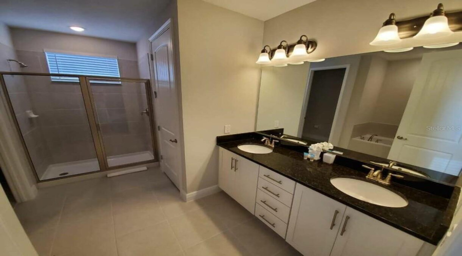 KISSIMMEE, Florida 34747, 6 Bedrooms Bedrooms, ,6 BathroomsBathrooms,Residential,For Sale,SOUTHFIELD,0,MFRO6360341