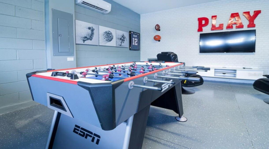 KISSIMMEE, Florida 34747, 6 Bedrooms Bedrooms, ,6 BathroomsBathrooms,Residential,For Sale,SOUTHFIELD,0,MFRO6360341