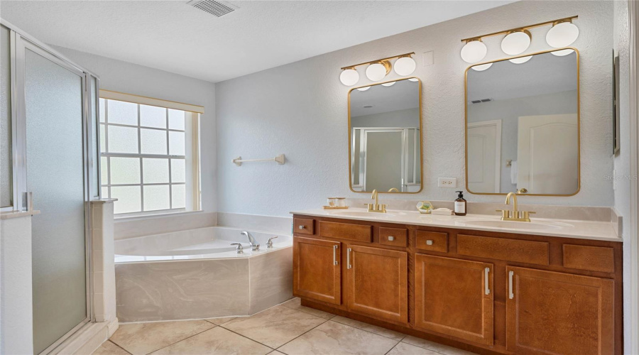 DAVENPORT, Florida 33837, 5 Bedrooms Bedrooms, ,3 BathroomsBathrooms,Residential,For Sale,BIRKDALE,0,MFRS5138496