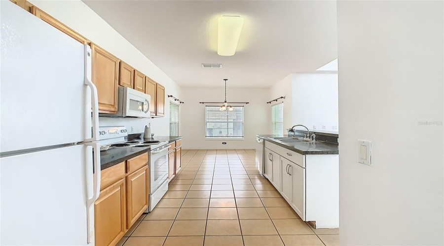 DAVENPORT, Florida 33897, 5 Bedrooms Bedrooms, ,3 BathroomsBathrooms,Residential,For Sale,MOORGATE,0,MFRO6348372