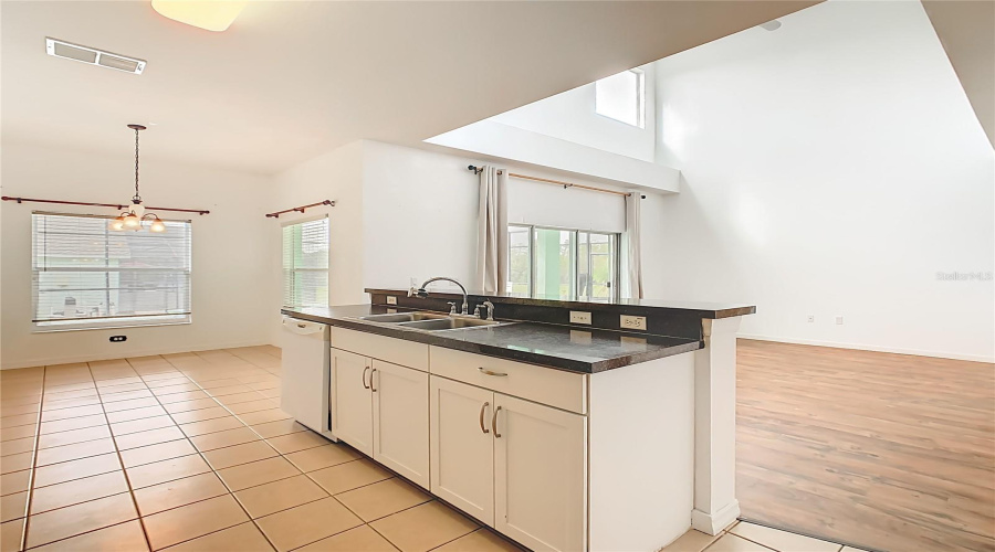 DAVENPORT, Florida 33897, 5 Bedrooms Bedrooms, ,3 BathroomsBathrooms,Residential,For Sale,MOORGATE,0,MFRO6348372