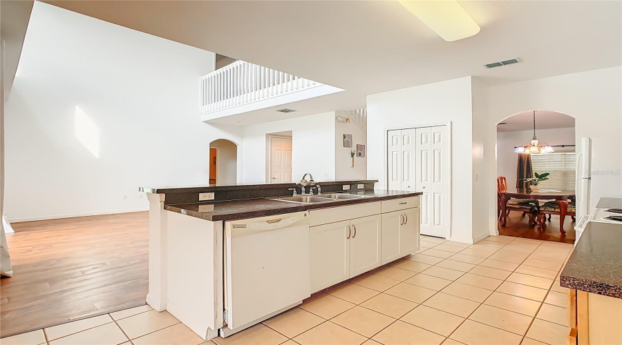 DAVENPORT, Florida 33897, 5 Bedrooms Bedrooms, ,3 BathroomsBathrooms,Residential,For Sale,MOORGATE,0,MFRO6348372