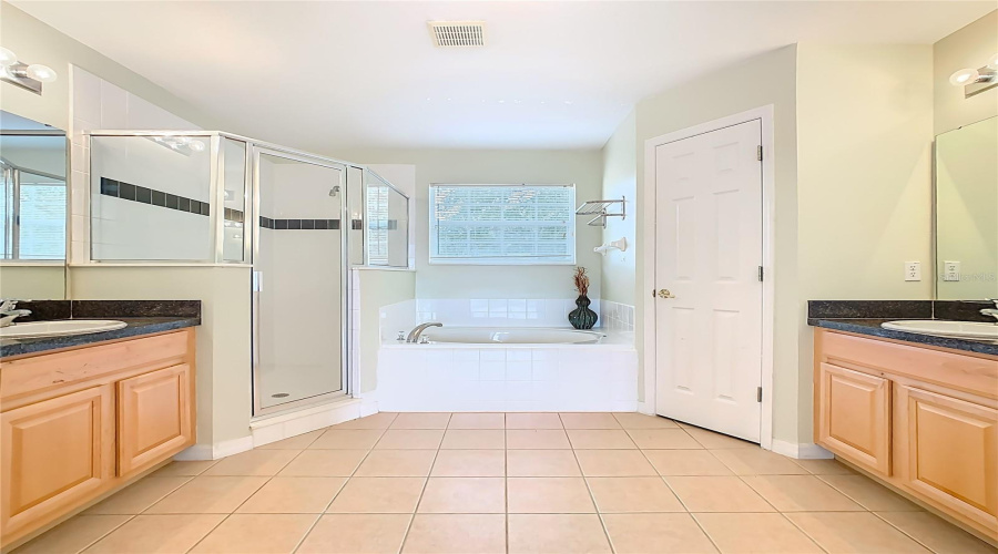 DAVENPORT, Florida 33897, 5 Bedrooms Bedrooms, ,3 BathroomsBathrooms,Residential,For Sale,MOORGATE,0,MFRO6348372