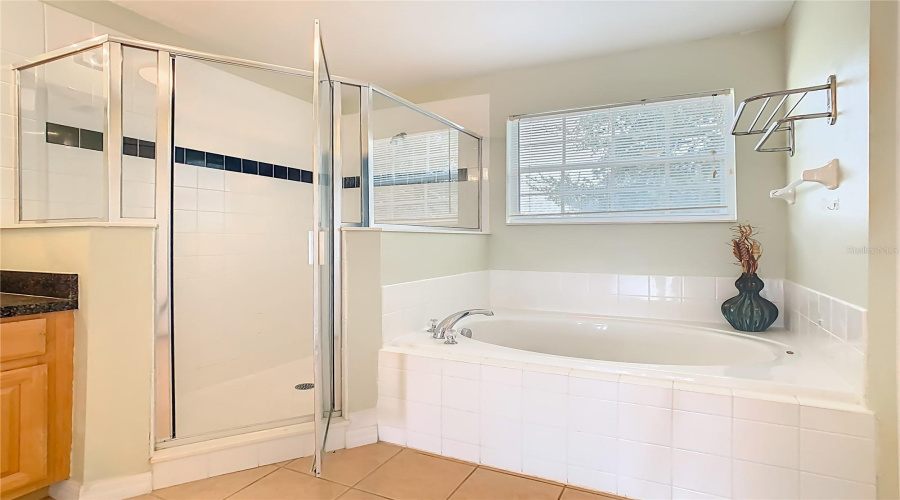 DAVENPORT, Florida 33897, 5 Bedrooms Bedrooms, ,3 BathroomsBathrooms,Residential,For Sale,MOORGATE,0,MFRO6348372