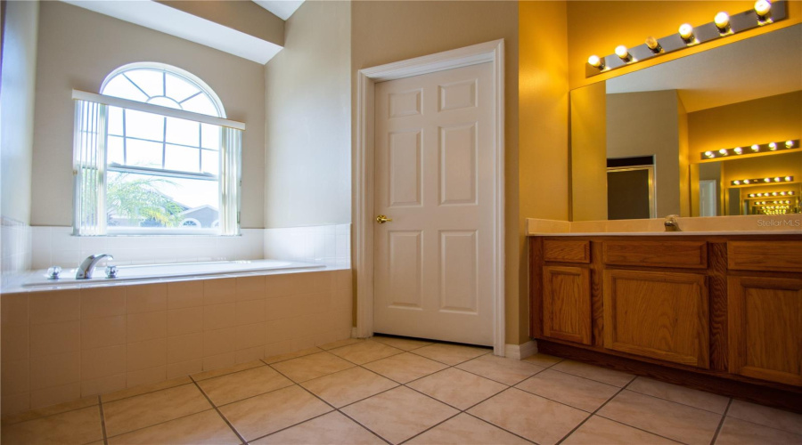 DAVENPORT, Florida 33897, 5 Bedrooms Bedrooms, ,3 BathroomsBathrooms,Residential,For Sale,CORVINA,0,MFRO6359388