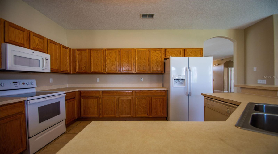 DAVENPORT, Florida 33897, 5 Bedrooms Bedrooms, ,3 BathroomsBathrooms,Residential,For Sale,CORVINA,0,MFRO6359388