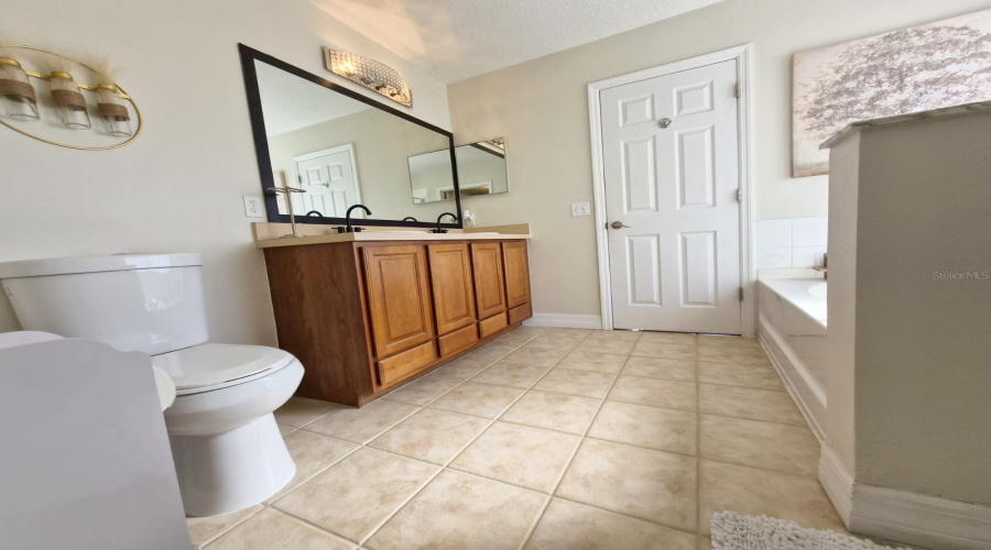 Ensuite Primary Bathroom