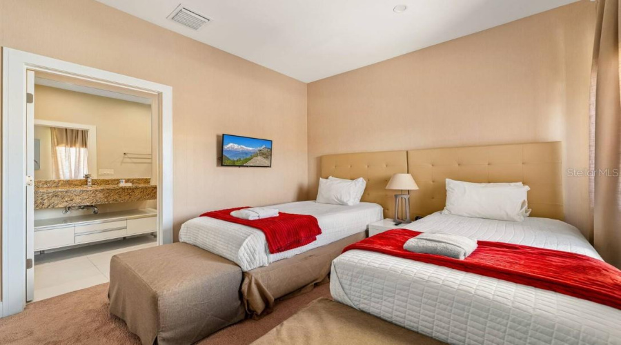 KISSIMMEE, Florida 34747, 4 Bedrooms Bedrooms, ,4 BathroomsBathrooms,Residential,For Sale,BRASILIA,0,MFRO6360687