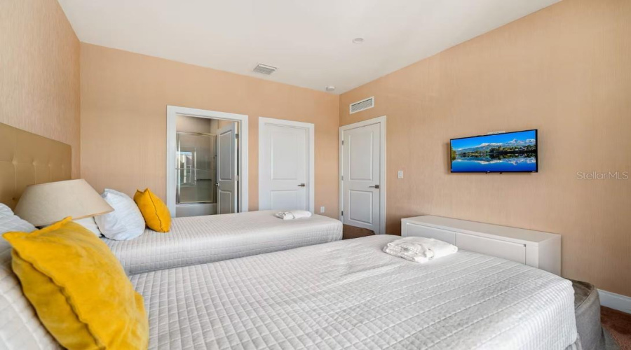 KISSIMMEE, Florida 34747, 4 Bedrooms Bedrooms, ,4 BathroomsBathrooms,Residential,For Sale,BRASILIA,0,MFRO6360687