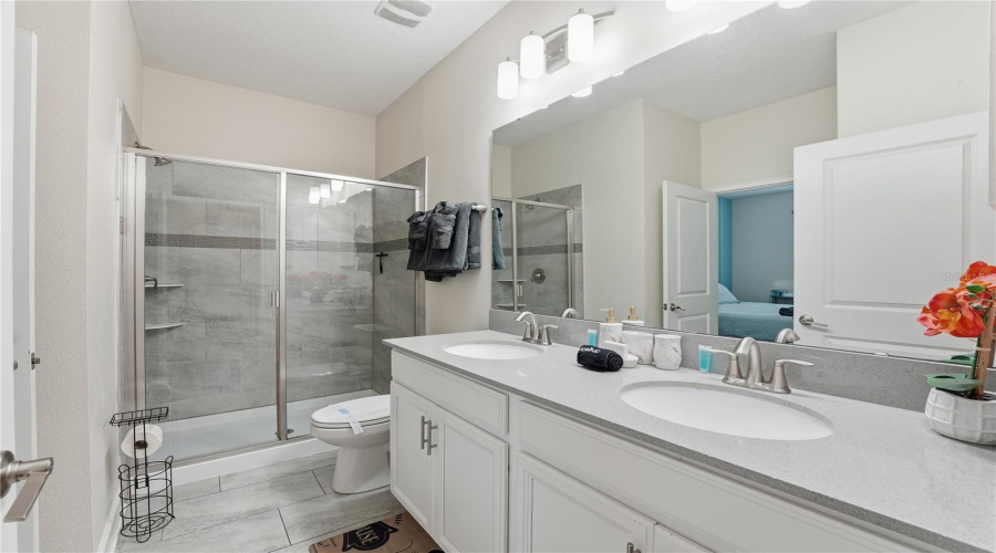 DAVENPORT, Florida 33896, 8 Bedrooms Bedrooms, ,5 BathroomsBathrooms,Residential,For Sale,SANDBAGGER,0,MFRO6357127