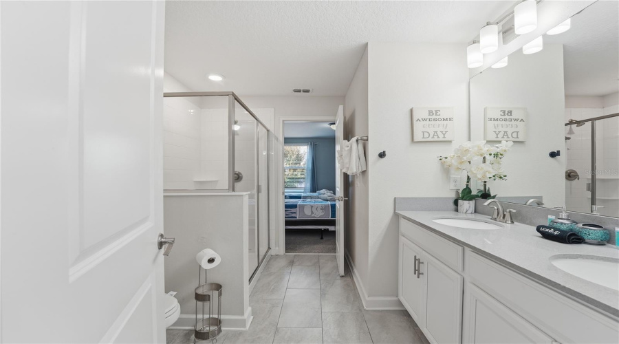 DAVENPORT, Florida 33896, 8 Bedrooms Bedrooms, ,5 BathroomsBathrooms,Residential,For Sale,SANDBAGGER,0,MFRO6357127