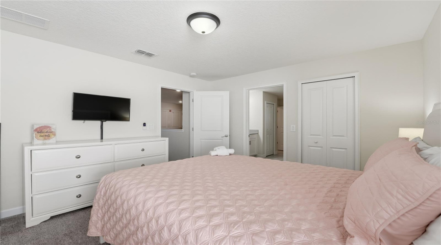 DAVENPORT, Florida 33896, 8 Bedrooms Bedrooms, ,5 BathroomsBathrooms,Residential,For Sale,SANDBAGGER,0,MFRO6357127