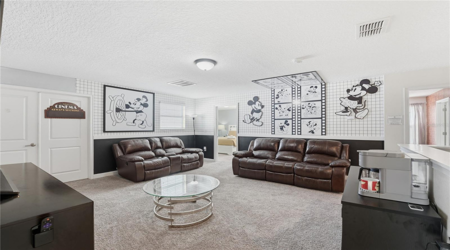 DAVENPORT, Florida 33896, 8 Bedrooms Bedrooms, ,5 BathroomsBathrooms,Residential,For Sale,SANDBAGGER,0,MFRO6357127