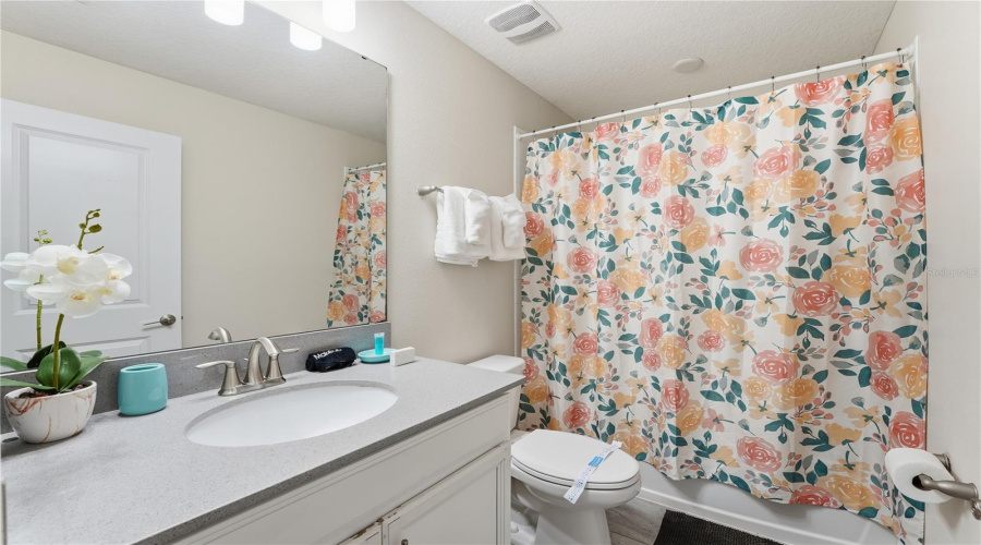 DAVENPORT, Florida 33896, 8 Bedrooms Bedrooms, ,5 BathroomsBathrooms,Residential,For Sale,SANDBAGGER,0,MFRO6357127