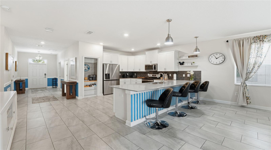 DAVENPORT, Florida 33896, 8 Bedrooms Bedrooms, ,5 BathroomsBathrooms,Residential,For Sale,SANDBAGGER,0,MFRO6357127