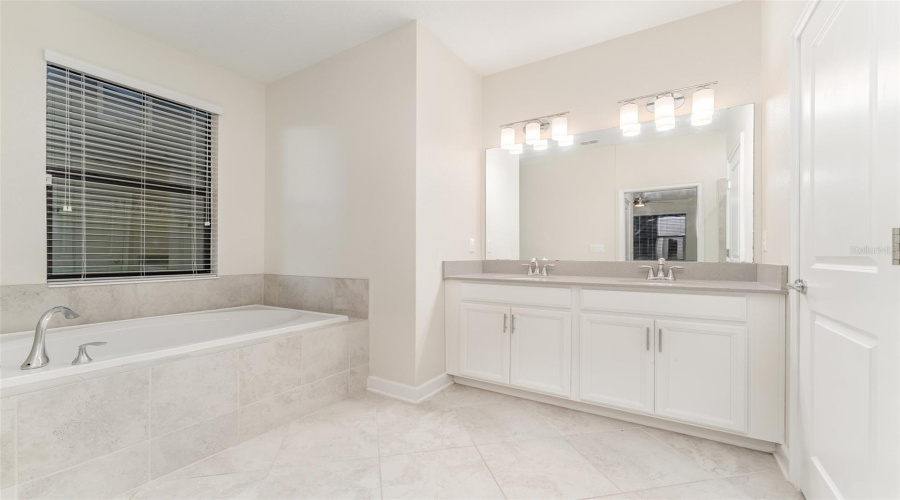 DAVENPORT, Florida 33896, 2 Bedrooms Bedrooms, ,2 BathroomsBathrooms,Residential,For Sale,AZALEA SANDS,0,MFRTB8447620