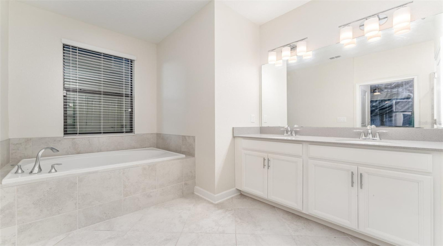 DAVENPORT, Florida 33896, 2 Bedrooms Bedrooms, ,2 BathroomsBathrooms,Residential,For Sale,AZALEA SANDS,0,MFRTB8447620