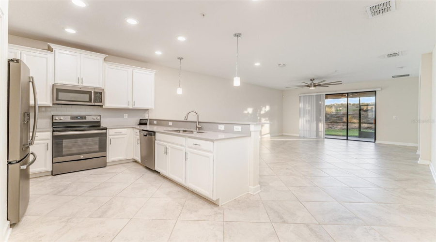 DAVENPORT, Florida 33896, 2 Bedrooms Bedrooms, ,2 BathroomsBathrooms,Residential,For Sale,AZALEA SANDS,0,MFRTB8447620