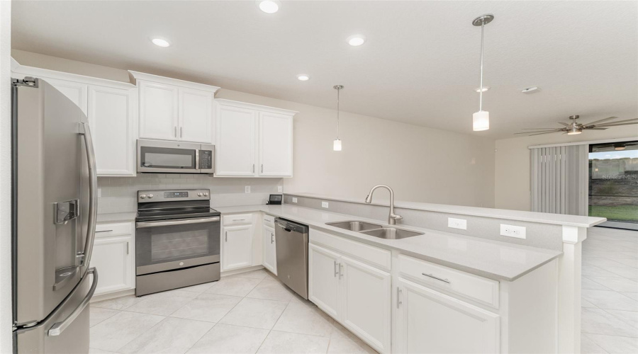 DAVENPORT, Florida 33896, 2 Bedrooms Bedrooms, ,2 BathroomsBathrooms,Residential,For Sale,AZALEA SANDS,0,MFRTB8447620