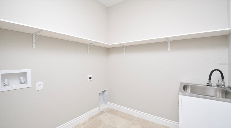 DAVENPORT, Florida 33837, 4 Bedrooms Bedrooms, ,3 BathroomsBathrooms,Residential,For Sale,BRENTWOOD,0,MFRTB8445059