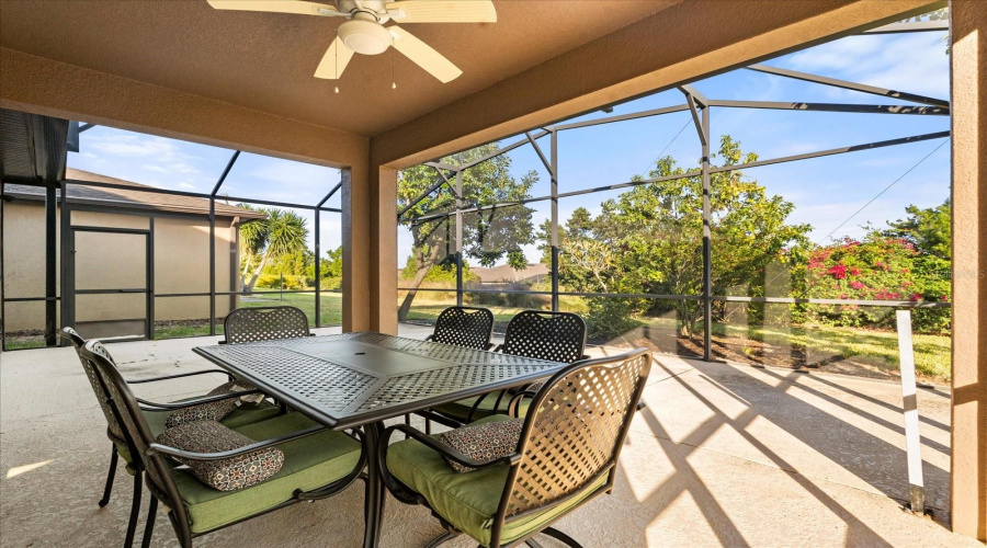 DAVENPORT, Florida 33837, 2 Bedrooms Bedrooms, ,2 BathroomsBathrooms,Residential,For Sale,PAMPLONA,0,MFRO6358701