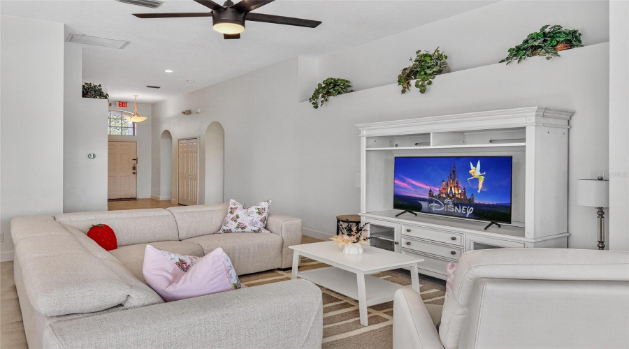 DAVENPORT, Florida 33897, 4 Bedrooms Bedrooms, ,3 BathroomsBathrooms,Residential,For Sale,CALABAY PARC,0,MFRS5138402