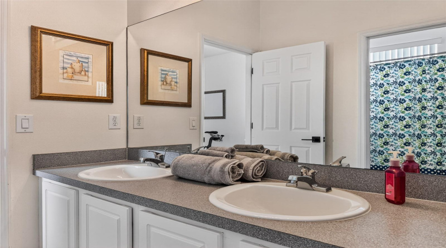 DAVENPORT, Florida 33897, 4 Bedrooms Bedrooms, ,3 BathroomsBathrooms,Residential,For Sale,CALABAY PARC,0,MFRS5138402