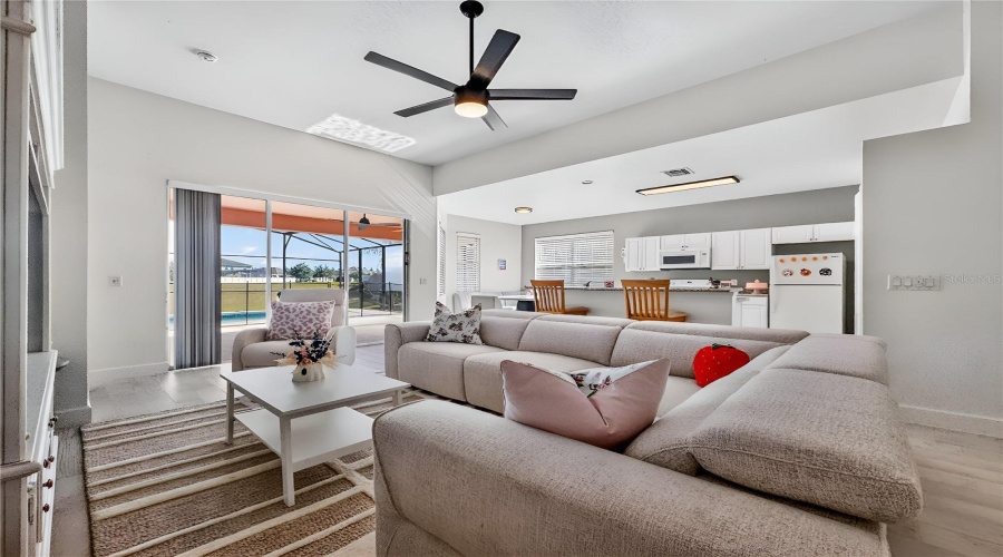 DAVENPORT, Florida 33897, 4 Bedrooms Bedrooms, ,3 BathroomsBathrooms,Residential,For Sale,CALABAY PARC,0,MFRS5138402