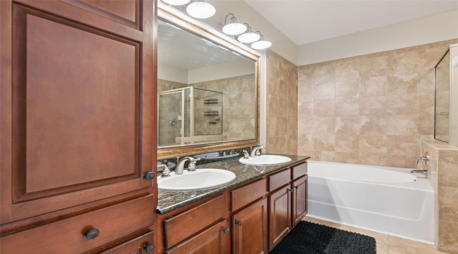 DAVENPORT, Florida 33897, 4 Bedrooms Bedrooms, ,3 BathroomsBathrooms,Residential,For Sale,CHARO,0,MFRS5138554