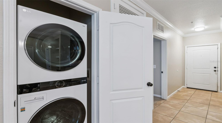 DAVENPORT, Florida 33897, 4 Bedrooms Bedrooms, ,3 BathroomsBathrooms,Residential,For Sale,CHARO,0,MFRS5138554