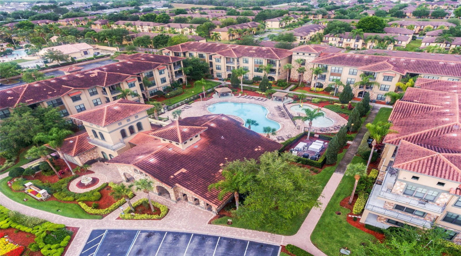 DAVENPORT, Florida 33897, 4 Bedrooms Bedrooms, ,3 BathroomsBathrooms,Residential,For Sale,CHARO,0,MFRS5138554