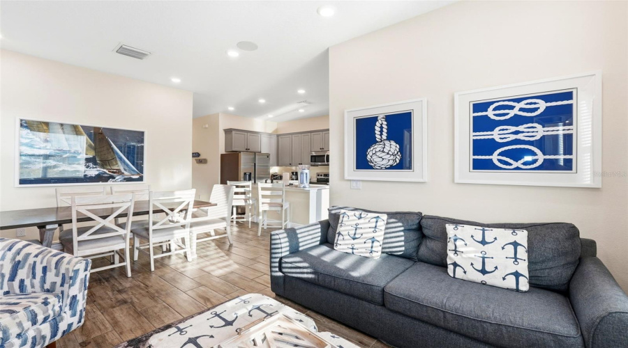 KISSIMMEE, Florida 34747, 5 Bedrooms Bedrooms, ,5 BathroomsBathrooms,Residential,For Sale,KNEE DEEP,0,MFRO6360849