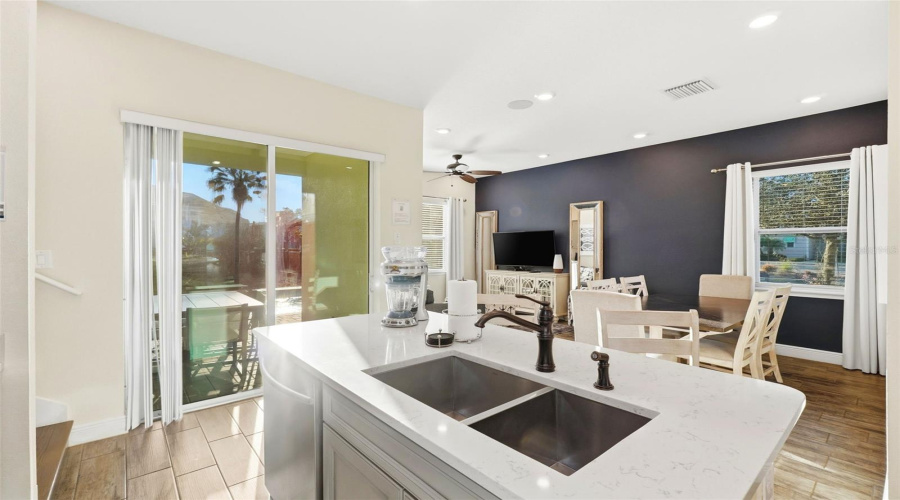 KISSIMMEE, Florida 34747, 5 Bedrooms Bedrooms, ,5 BathroomsBathrooms,Residential,For Sale,KNEE DEEP,0,MFRO6360849