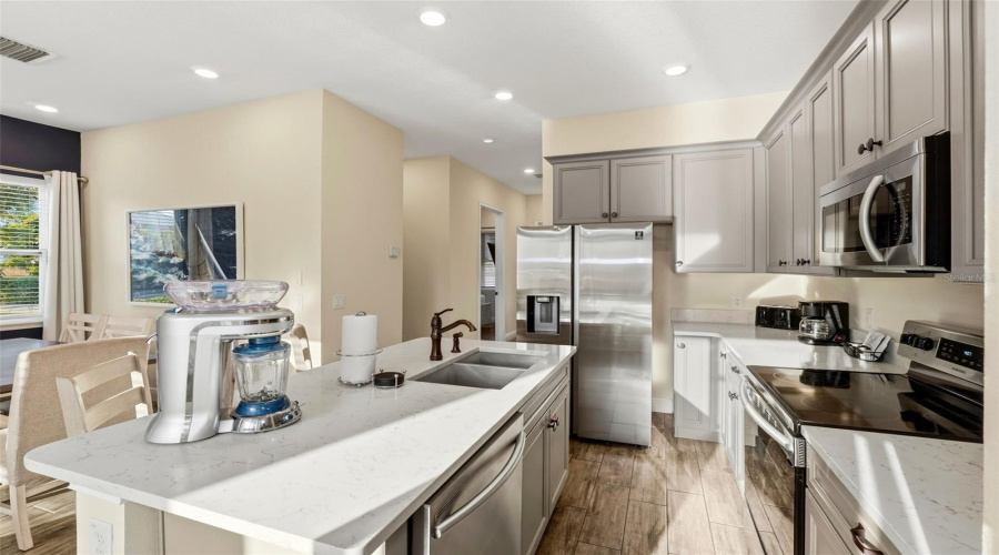 KISSIMMEE, Florida 34747, 5 Bedrooms Bedrooms, ,5 BathroomsBathrooms,Residential,For Sale,KNEE DEEP,0,MFRO6360849