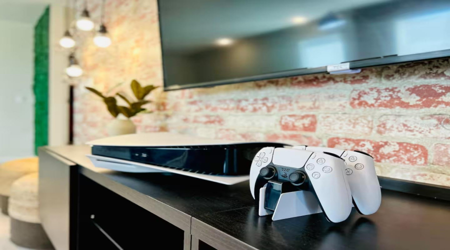 DAVENPORT, Florida 33897, 7 Bedrooms Bedrooms, ,5 BathroomsBathrooms,Residential,For Sale,KONA,0,MFRO6264499