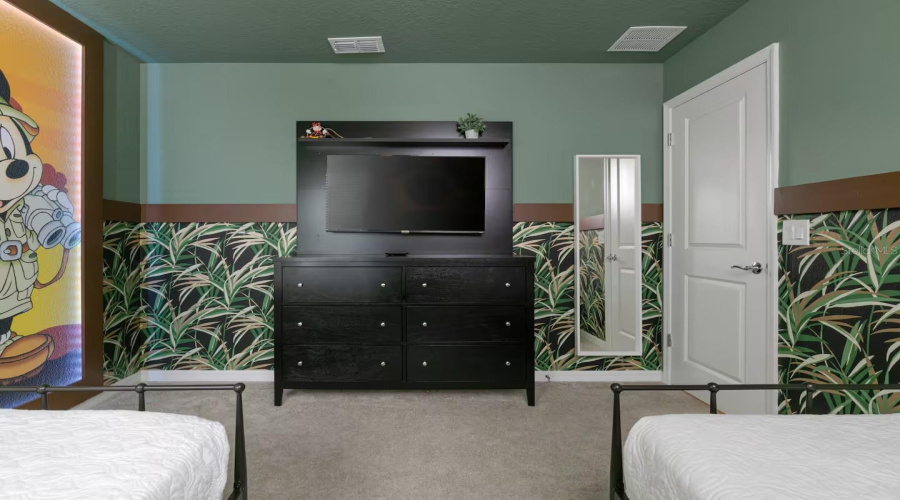 DAVENPORT, Florida 33897, 7 Bedrooms Bedrooms, ,5 BathroomsBathrooms,Residential,For Sale,KONA,0,MFRO6264499