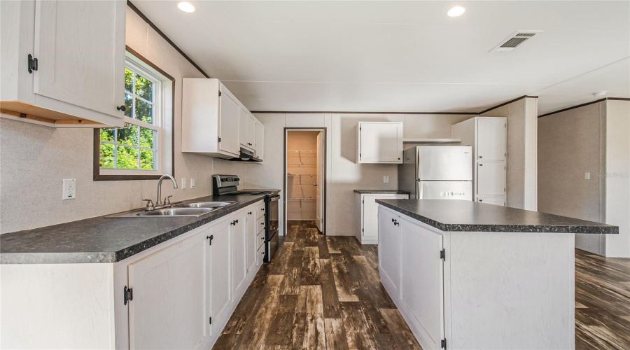 KISSIMMEE, Florida 34746, 3 Bedrooms Bedrooms, ,2 BathroomsBathrooms,Residential,For Sale,DESOTO,0,MFRS5138343