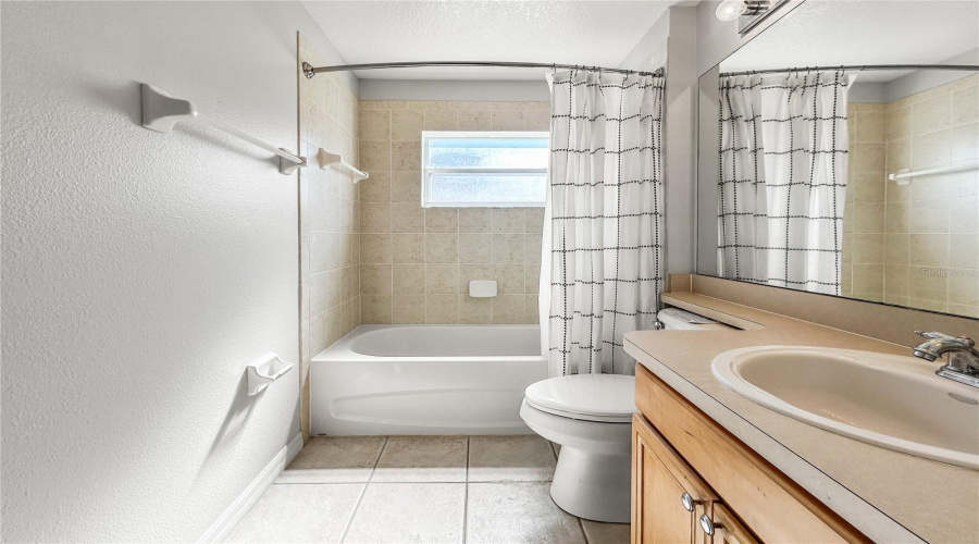 DAVENPORT, Florida 33896, 4 Bedrooms Bedrooms, ,3 BathroomsBathrooms,Residential,For Sale,HENLEY,0,MFRO6360881