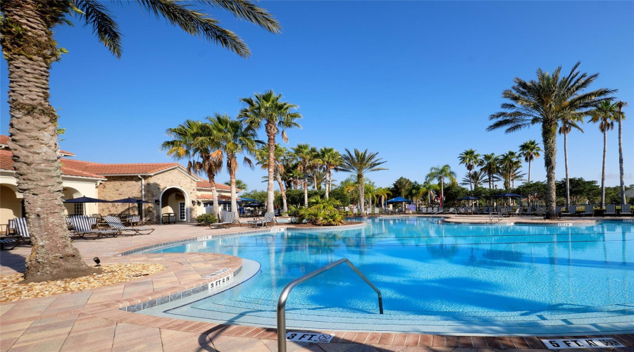 Isles of Bellalago pool