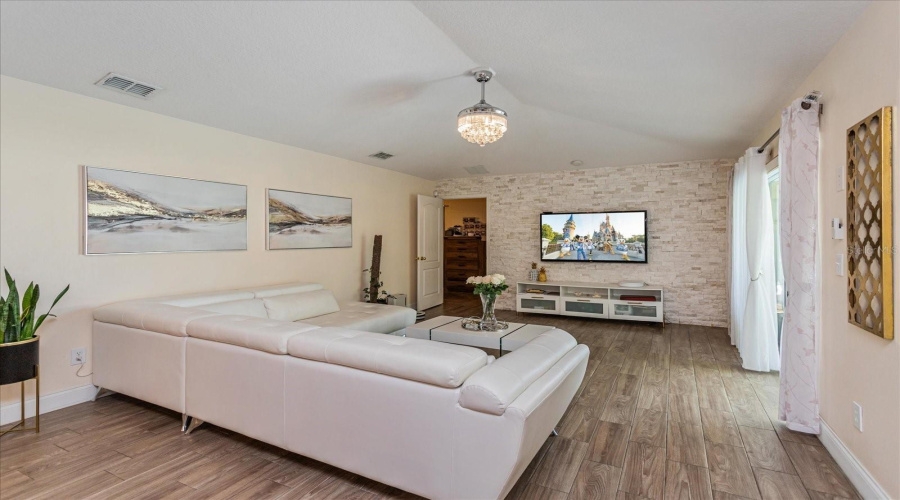 DAVENPORT, Florida 33897, 4 Bedrooms Bedrooms, ,3 BathroomsBathrooms,Residential,For Sale,BARBERA DR,0,MFRO6360957