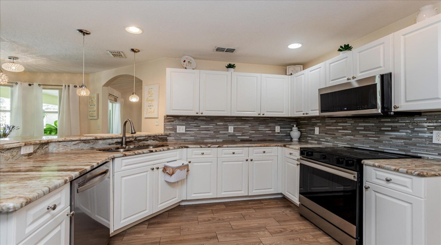 DAVENPORT, Florida 33897, 4 Bedrooms Bedrooms, ,3 BathroomsBathrooms,Residential,For Sale,BARBERA DR,0,MFRO6360957