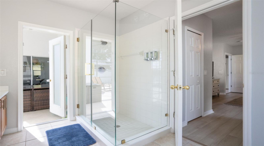 KISSIMMEE, Florida 34747, 6 Bedrooms Bedrooms, ,4 BathroomsBathrooms,Residential,For Sale,BLOOMING ALAMANDA,0,MFRS5136858