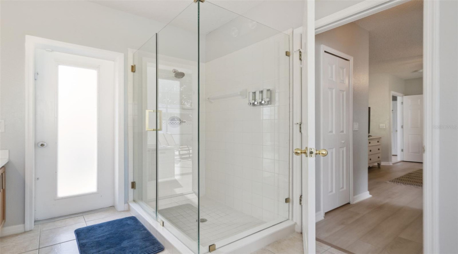 KISSIMMEE, Florida 34747, 6 Bedrooms Bedrooms, ,4 BathroomsBathrooms,Residential,For Sale,BLOOMING ALAMANDA,0,MFRS5136858